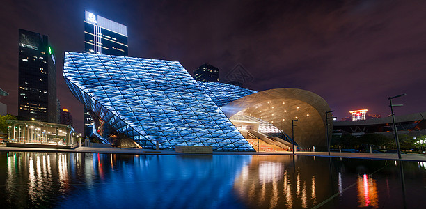 弧幕深圳当代艺术馆夜景背景