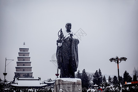 玄奘取经西安玄奘法师铜像背景