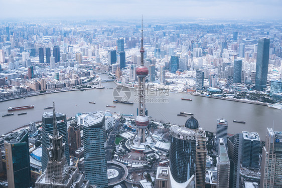 上海雨雪天气城市建筑全景图片