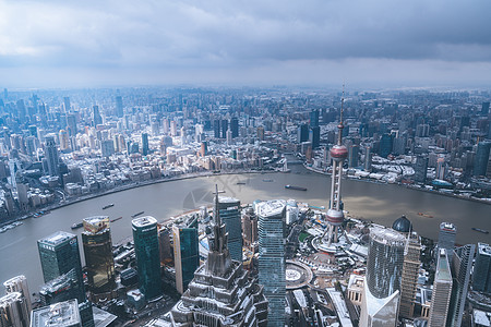 上海雨雪天气城市建筑全景图片