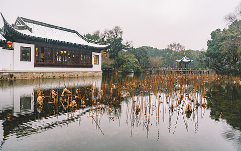 中式古典园林中的雪景图片