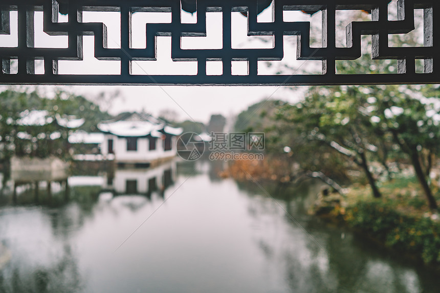 中式古典园林中的雪景图片