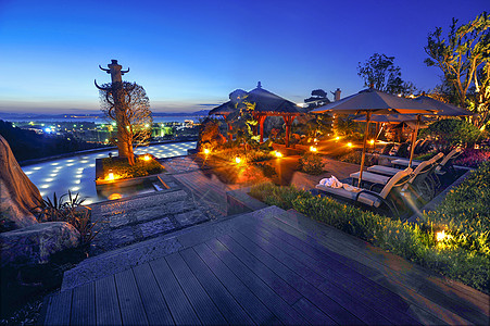 温泉泡池豪华无边温泉酒店夜景背景