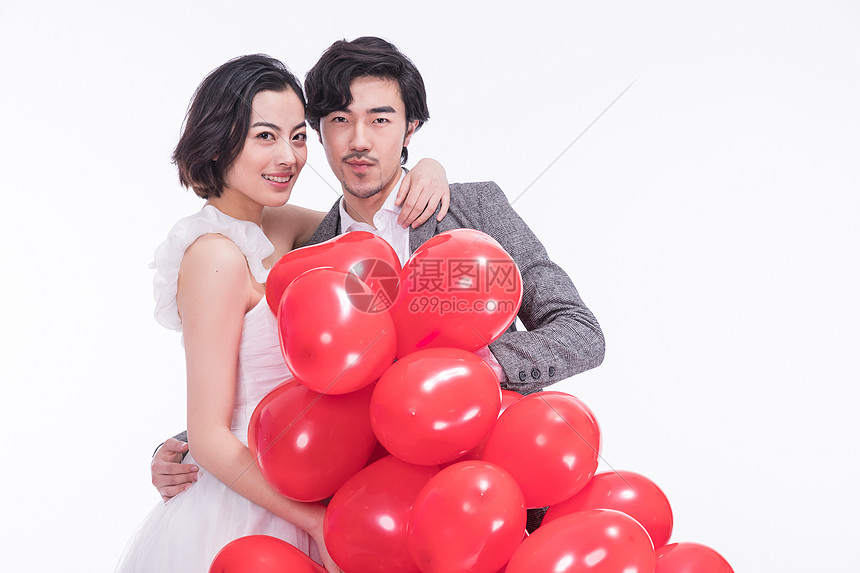 新婚夫妻手拿气球图片
