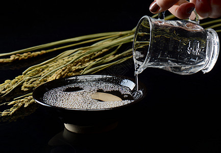 倒酒原花青素高清图片