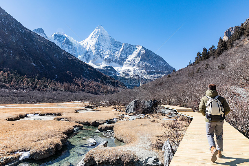 稻城亚丁央迈勇神山风景图片