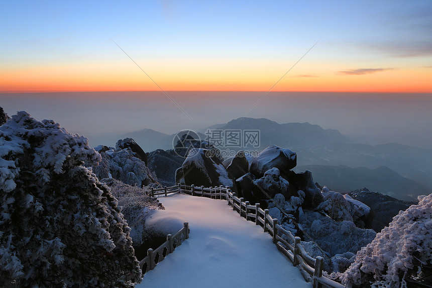 安徽天柱山雪后晨曦图片