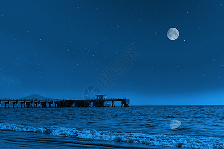 渔港码头静谧的月圆之夜背景