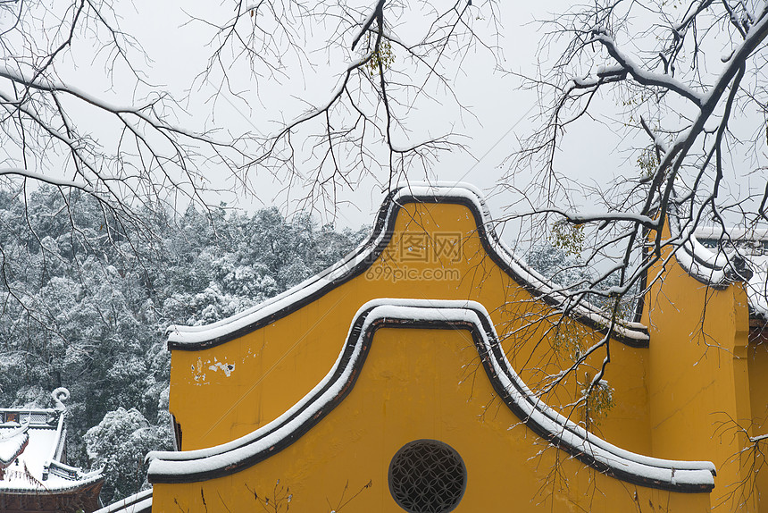 雪中的寺庙图片