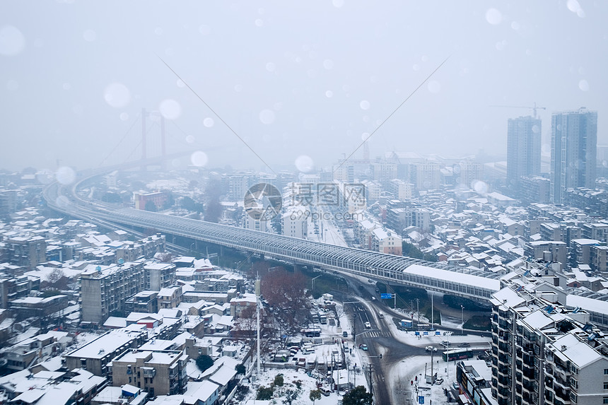 鹦鹉洲长江大桥雪景图片