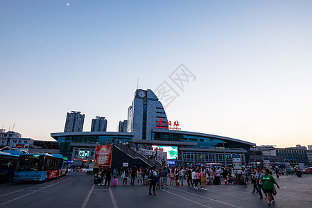 春运繁忙的贵阳火车站背景