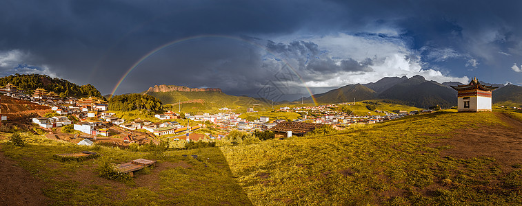 风雨彩虹背景