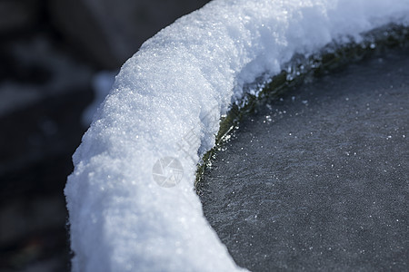 冬天漂亮的冰面背景图片