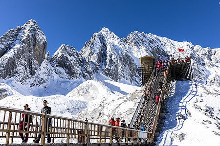 雪山栈道图片