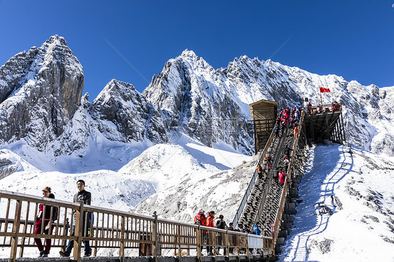 雪山栈道图片