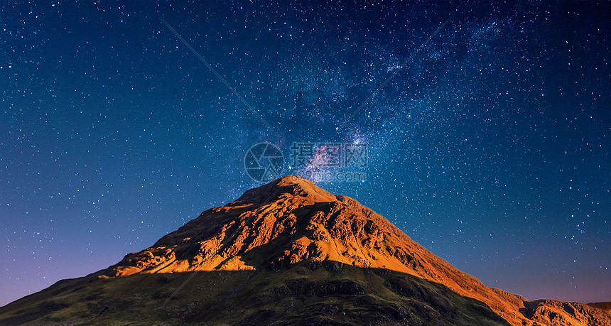  山峰星空背景图片