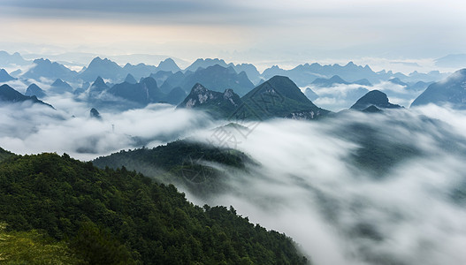 云海翻腾自然风光白色高清图片