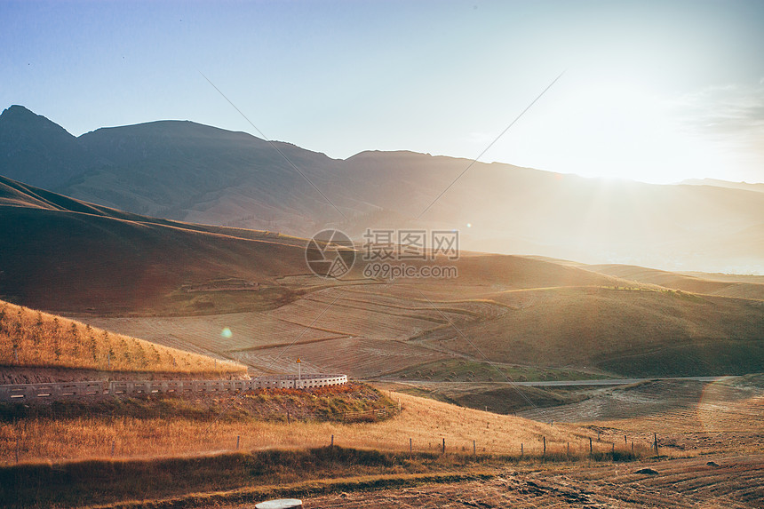 连绵的山川西风光图片