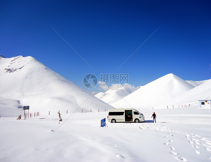 自驾雪山图片