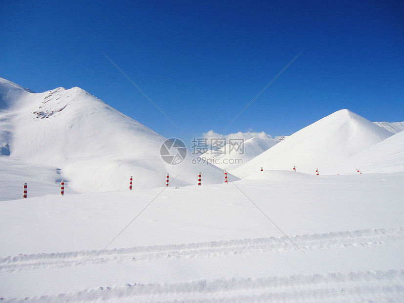 西藏那根拉垭口雪山图片