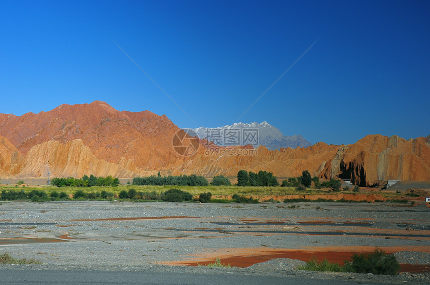 新疆库车红山风光摄影图片