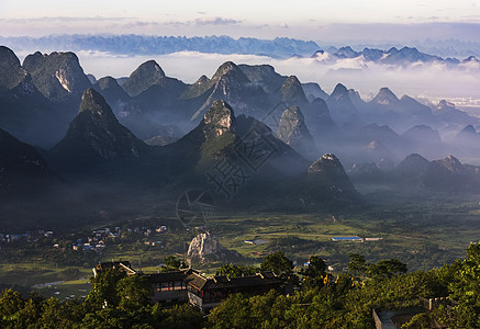 高山日出峰峦叠嶂背景