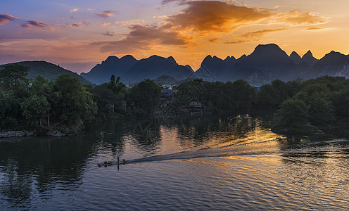 晚归漓水情背景