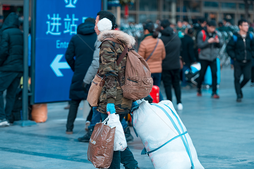 春运慢慢回家路满满的爱图片