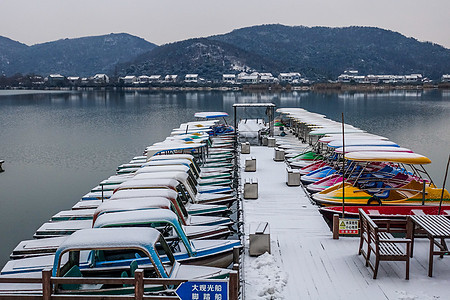 雪中浙江海宁盐官古城景区图片