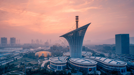 武汉夕阳武汉光谷地标建筑马蹄莲大楼背景