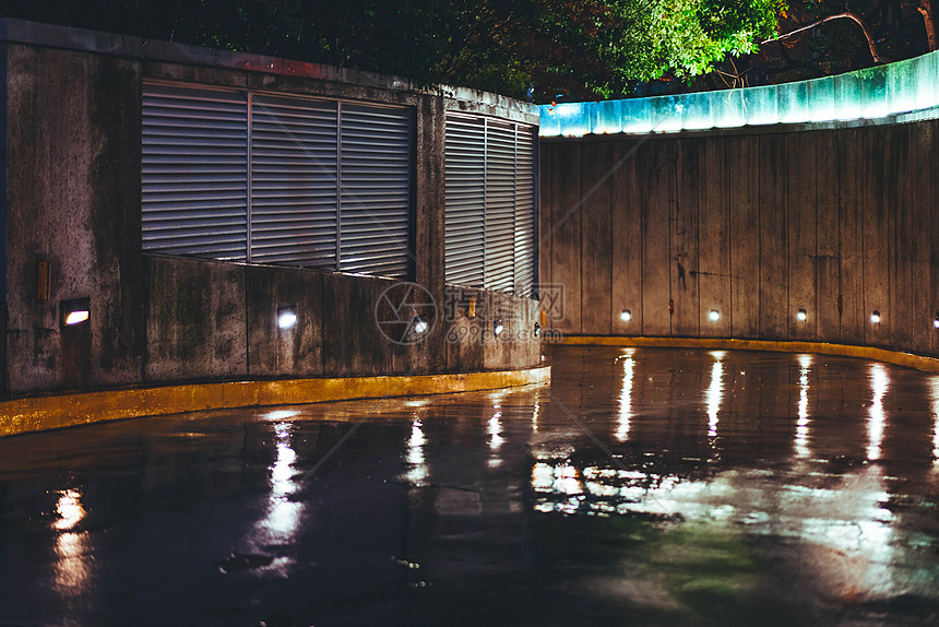 城市道路夜景图片