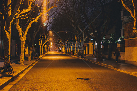 城市夜晚道路