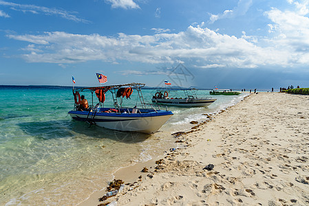 沙滩快艇游船度假背景图片