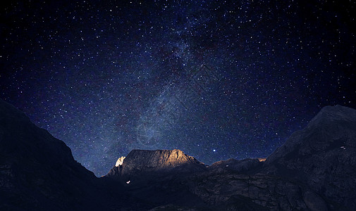 山峰星空背景图片