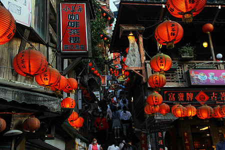 台湾街道华灯初上的台湾九份老街背景