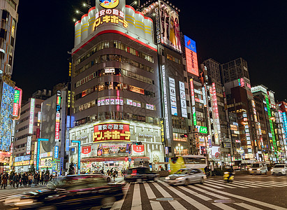 东京街头夜景东京新宿夜景背景