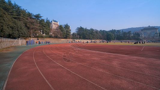 武汉大学的操场图片