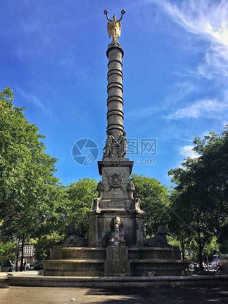 著名旅游城市巴黎街头广场上的雕塑图片