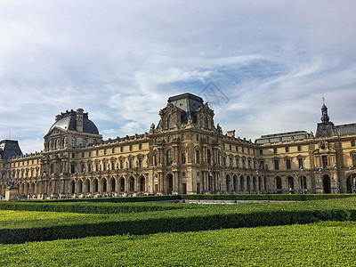 巴黎恢宏的卢浮宫图片