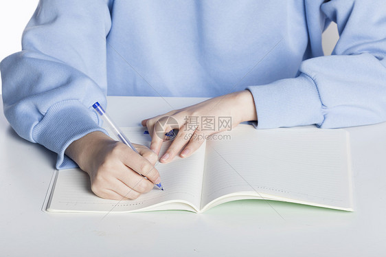 做作业写字