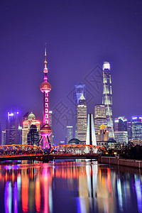 日暮上海繁华夜景倒影高清图片