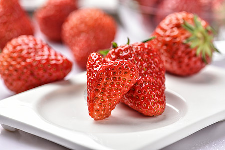 新鲜草莓心形草莓背景