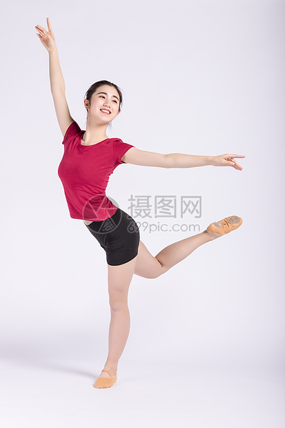 年轻女孩舞蹈身韵动作