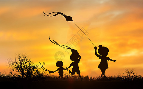 儿童玩耍夕阳下放风筝的孩子设计图片