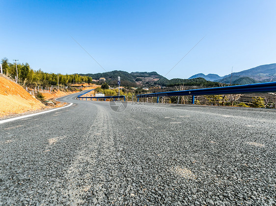 盘山公路近景图片