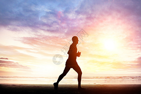 海边跑步的男性高清图片