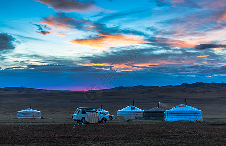 内蒙古草原蒙古包与日出高清图片