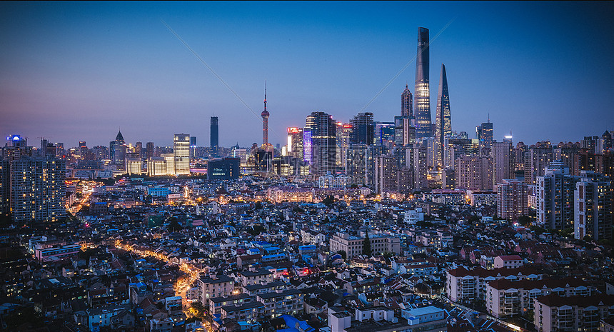 上海繁华的浦东新区与老城厢夜景