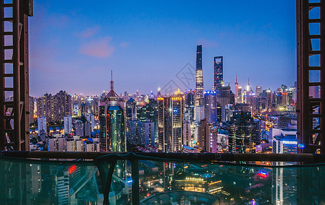 璀璨的上海浦东夜景街道高清图片素材