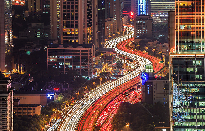 上海蜿蜒的高架桥夜景图片